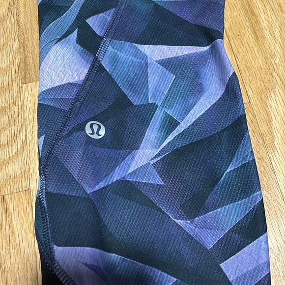 Lululemon Inspire Tight II (Mesh) Pretty Prism Multi / Black size 6 - Picture 10 of 10
